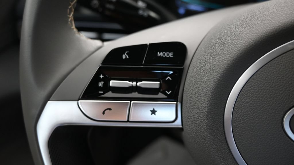 Used 2025 Hyundai Elantra Sport FWD image 28