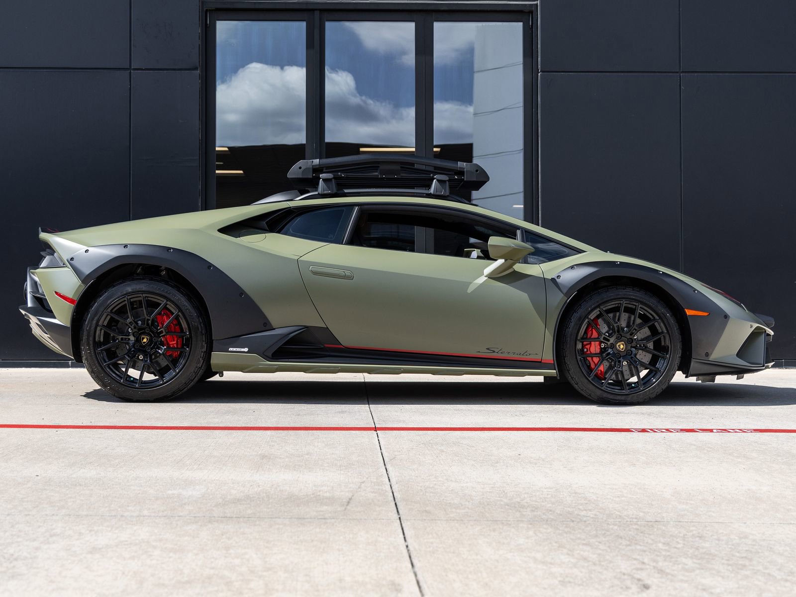 Used 2024 Lamborghini Huracan Sterrato AWD/4WD image 10