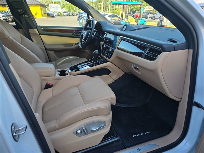 Used 2023 Porsche Macan S AWD/4WD image 16