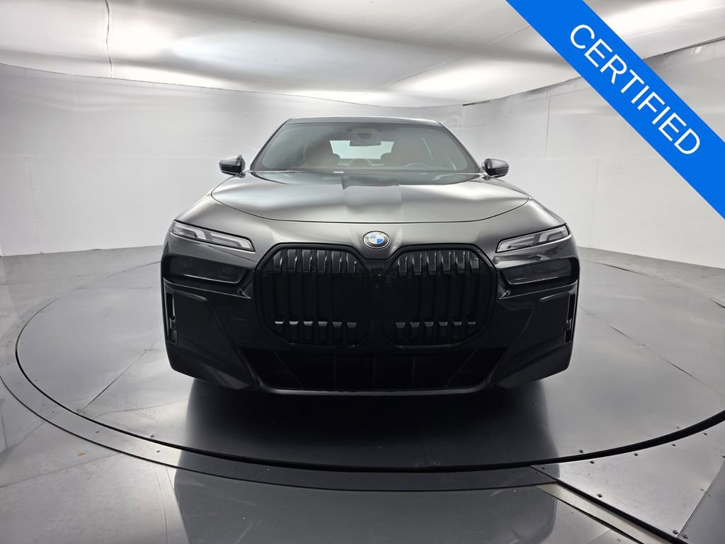 Used 2024 BMW 740i image 2