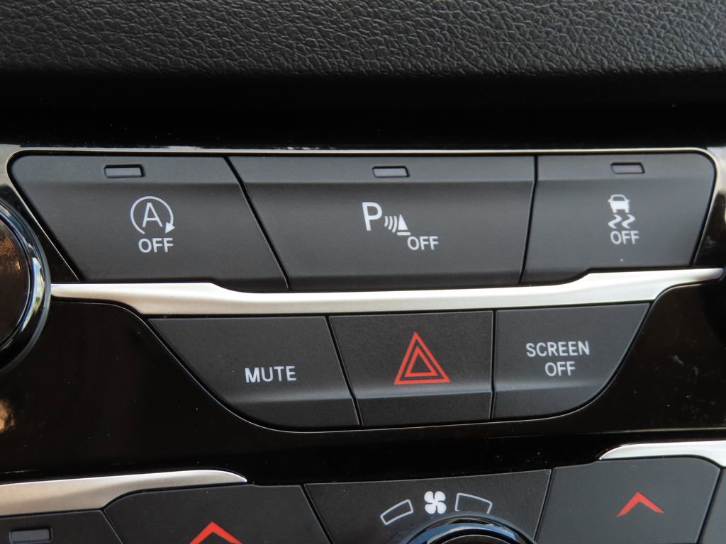 Used 2019 Chrysler Pacifica Touring Plus w/ Tire & Wheel Group FWD image 10