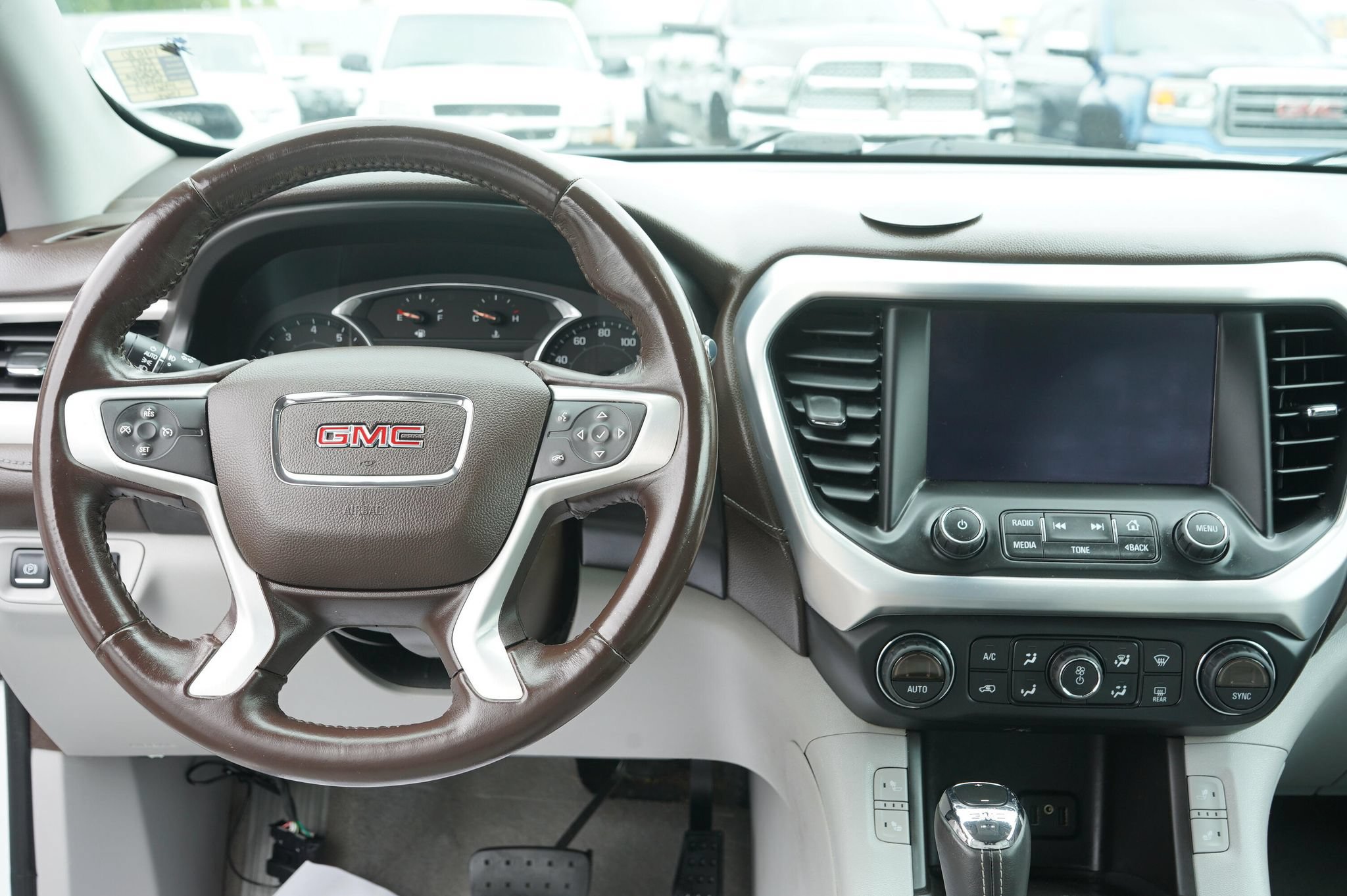 Used 2017 GMC Acadia SLT AWD/4WD image 15