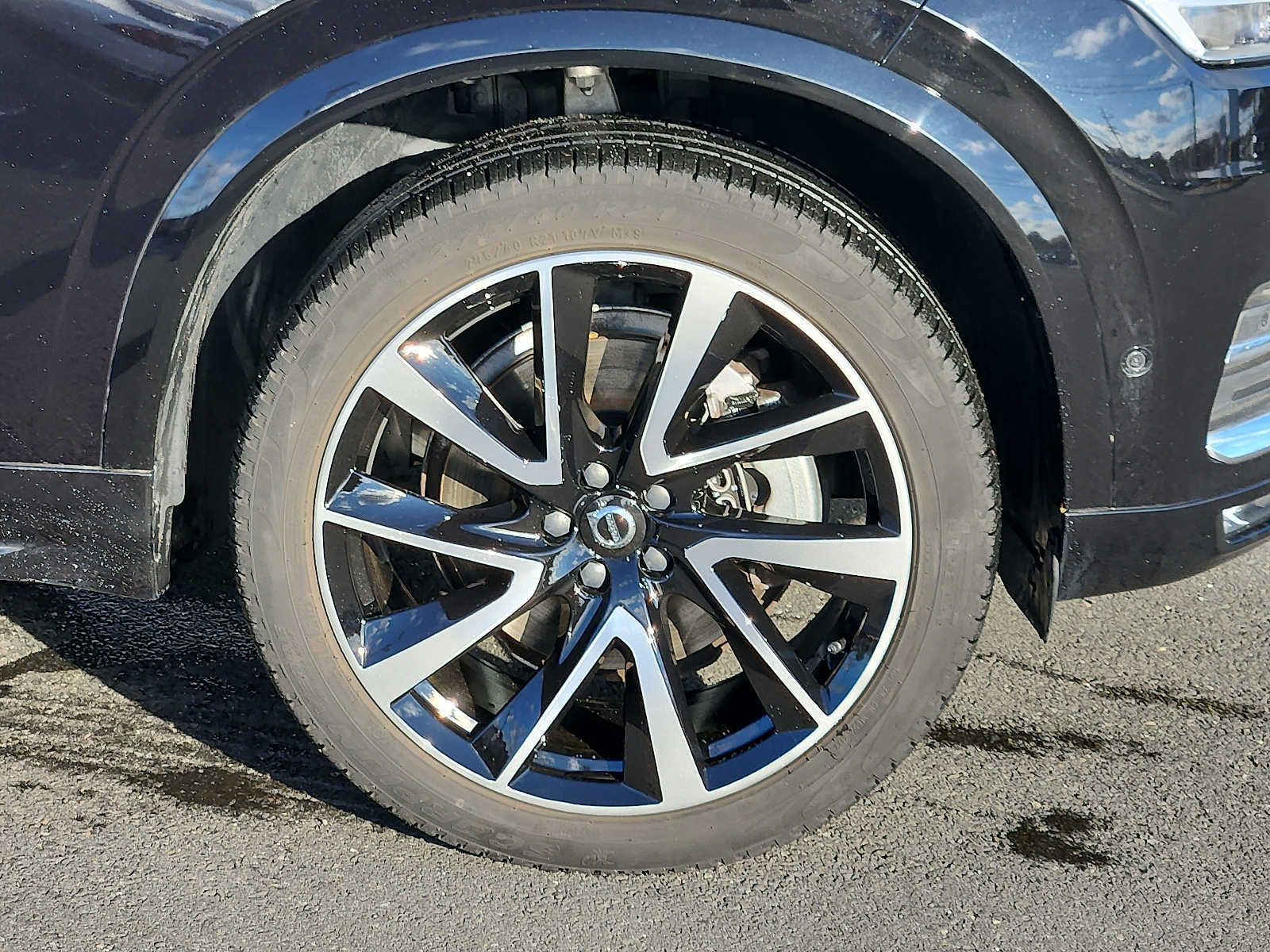 Certified 2023 Volvo XC90 B6 Plus w/ Protection Package Premier image 8