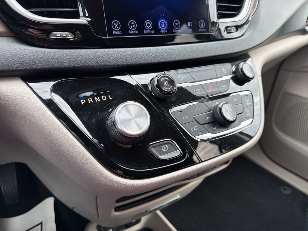 Used 2017 Chrysler Pacifica Touring image 34