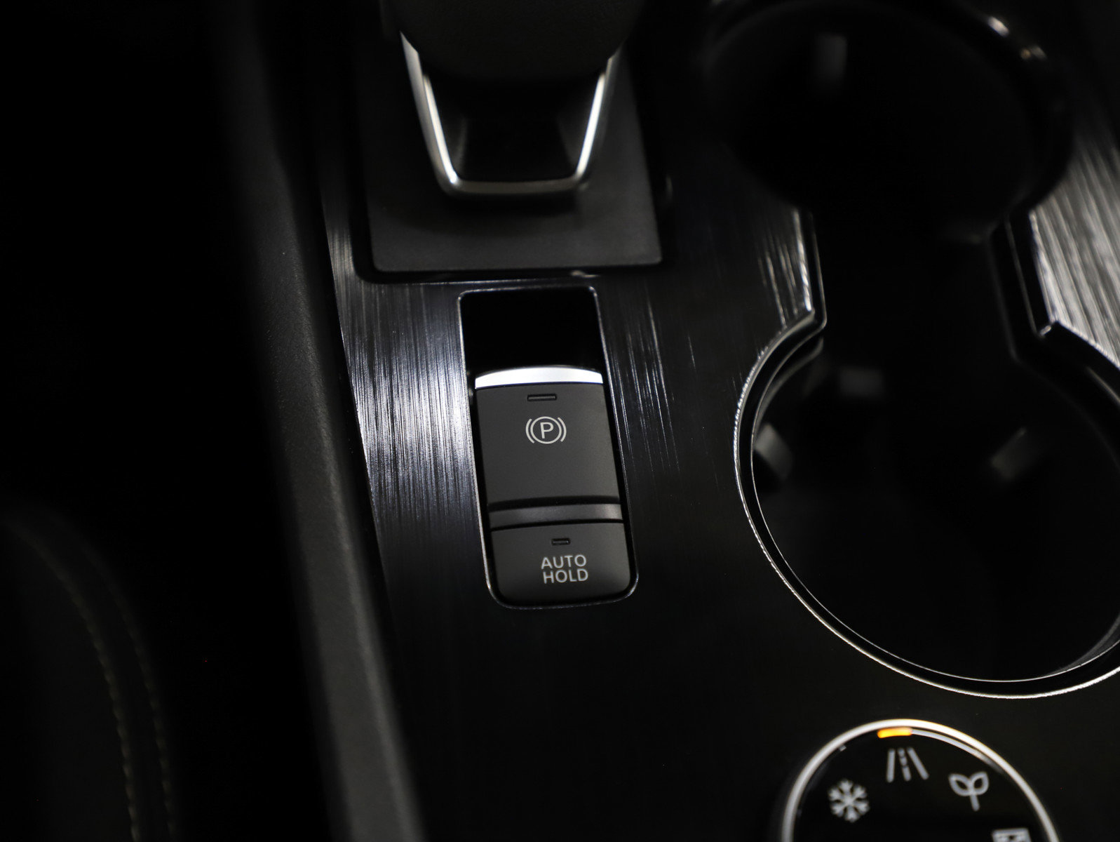 Used 2025 Nissan Rogue SV image 25