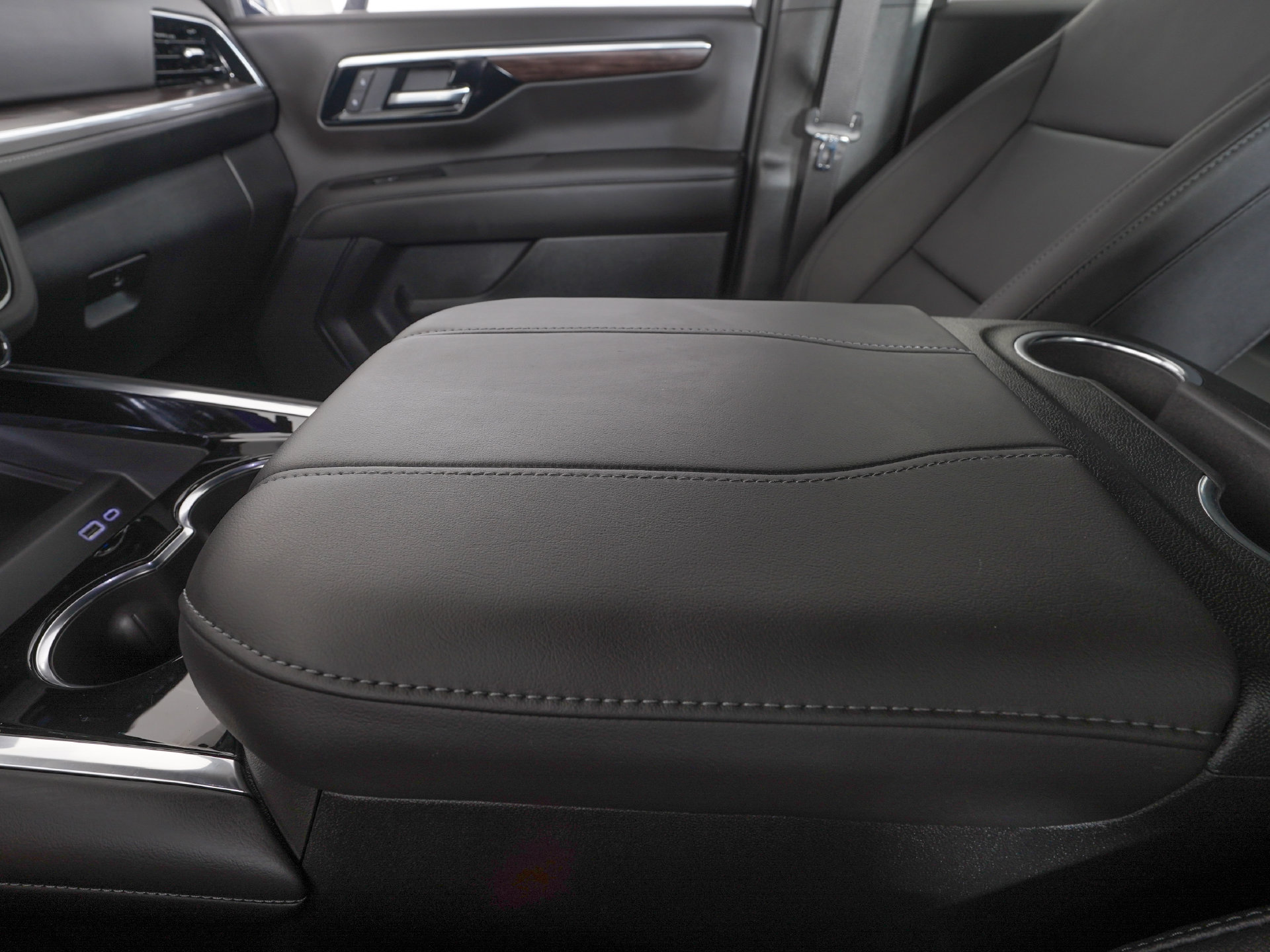 Used 2026 Chevrolet Tahoe Z71 AWD/4WD image 30