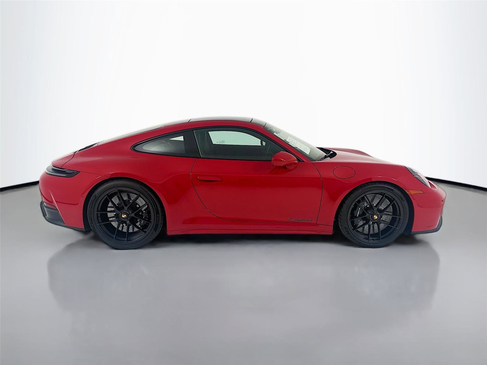Certified 2025 Porsche 911 Carrera GTS image 22