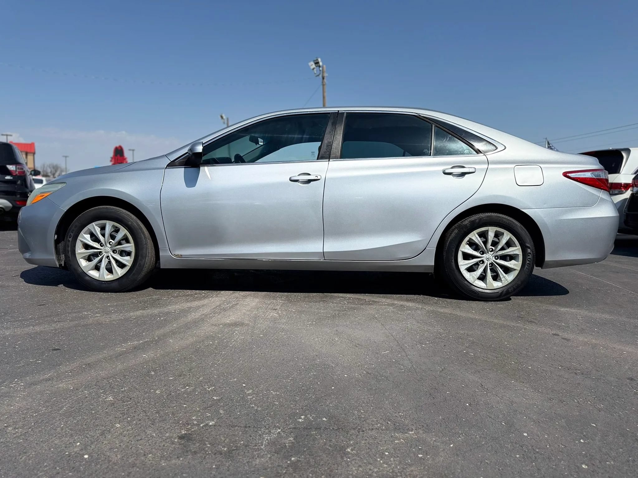 Used 2016 Toyota Camry LE FWD image 5