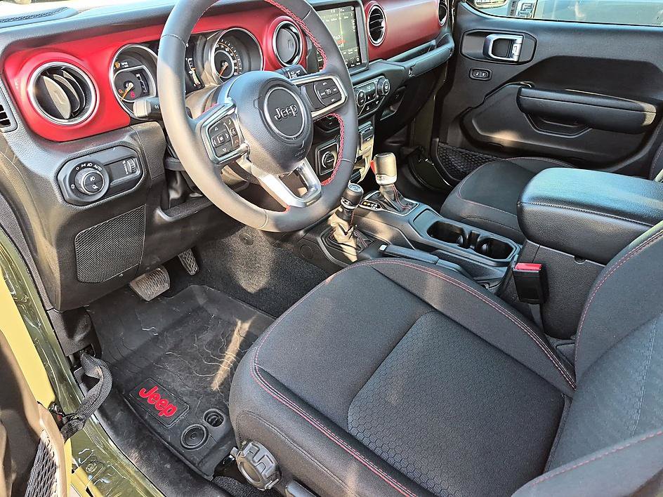 Used 2023 Jeep Gladiator Rubicon w/ Cold Weather Group AWD/4WD image 13