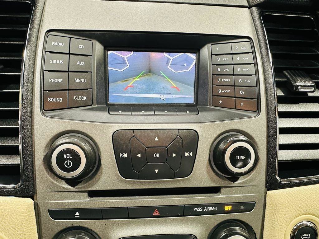 Used 2017 Ford Taurus SE FWD image 15