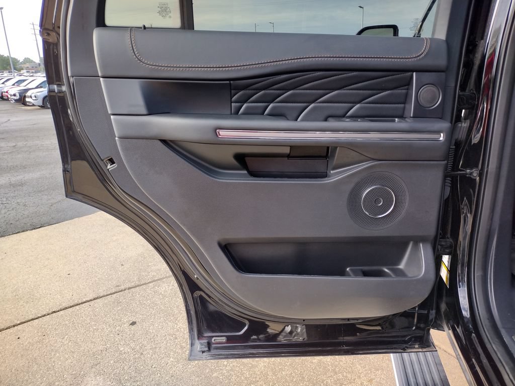 Used 2024 Ford Expedition Platinum AWD/4WD image 12