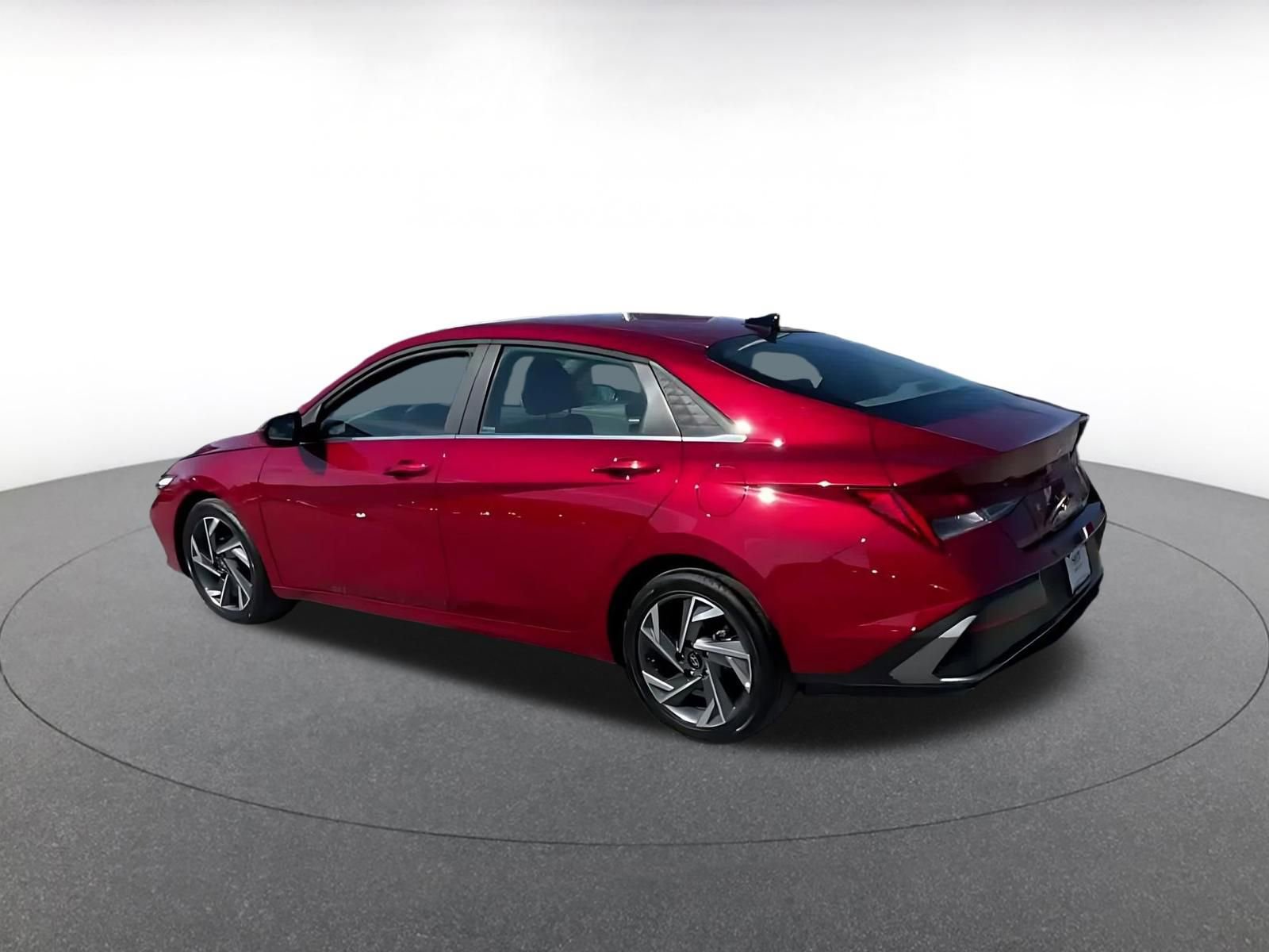 Used 2025 Hyundai Elantra SEL image 10