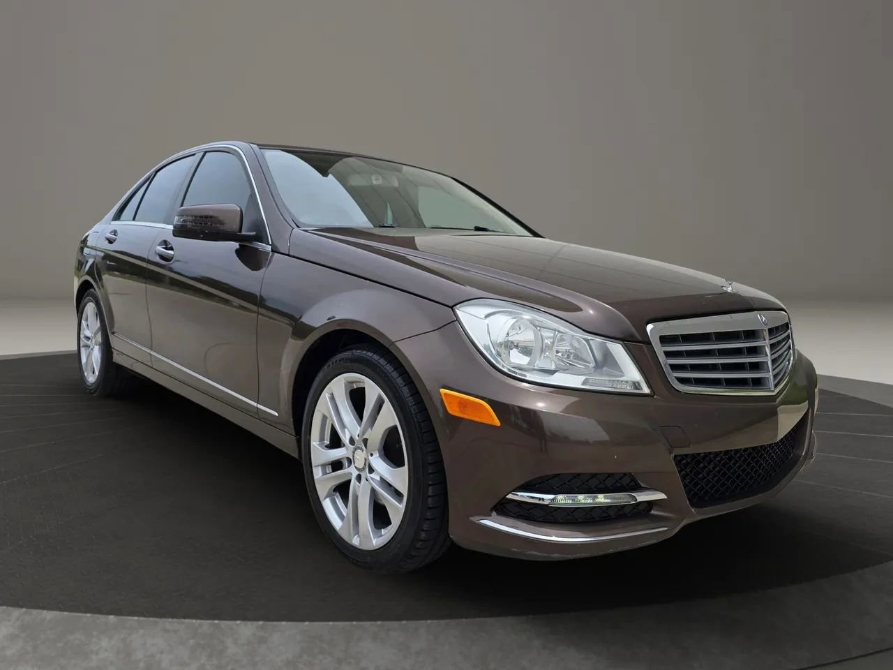 Used 2013 Mercedes-Benz C 250 Sedan image 4