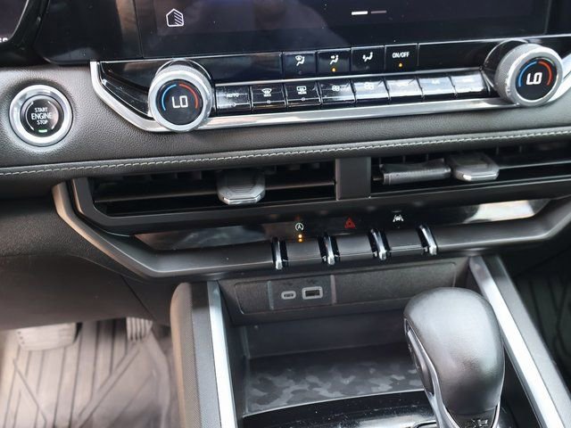 Used 2024 Chevrolet Colorado LT w/ LT Convenience Package image 24