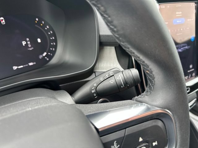 Used 2023 Volvo XC40 B4 Core w/ Convenience Package FWD image 25