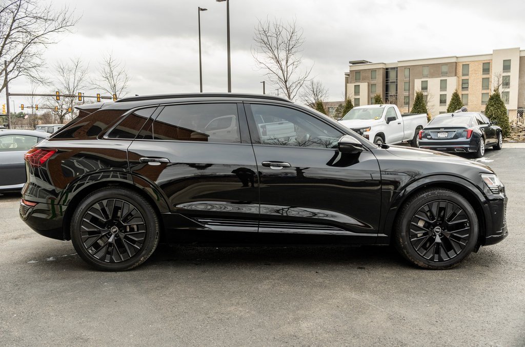 Used 2024 Audi Q8 e-tron Prestige image 3