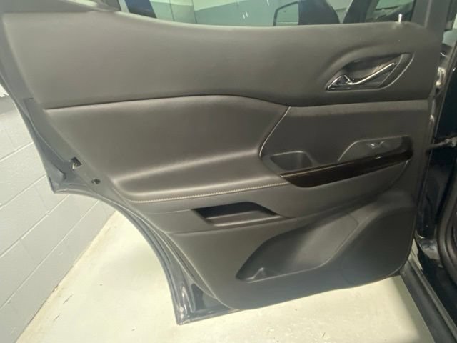 Used 2023 GMC Acadia AT4 w/ Preferred Package AWD/4WD image 7