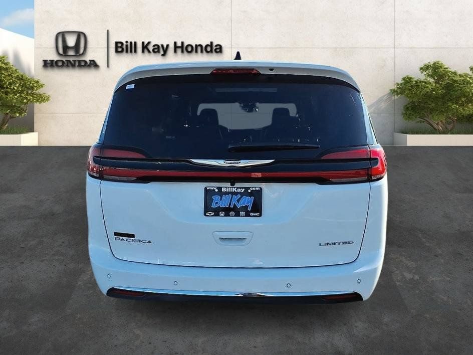 Used 2026 Chrysler Pacifica Limited FWD image 4