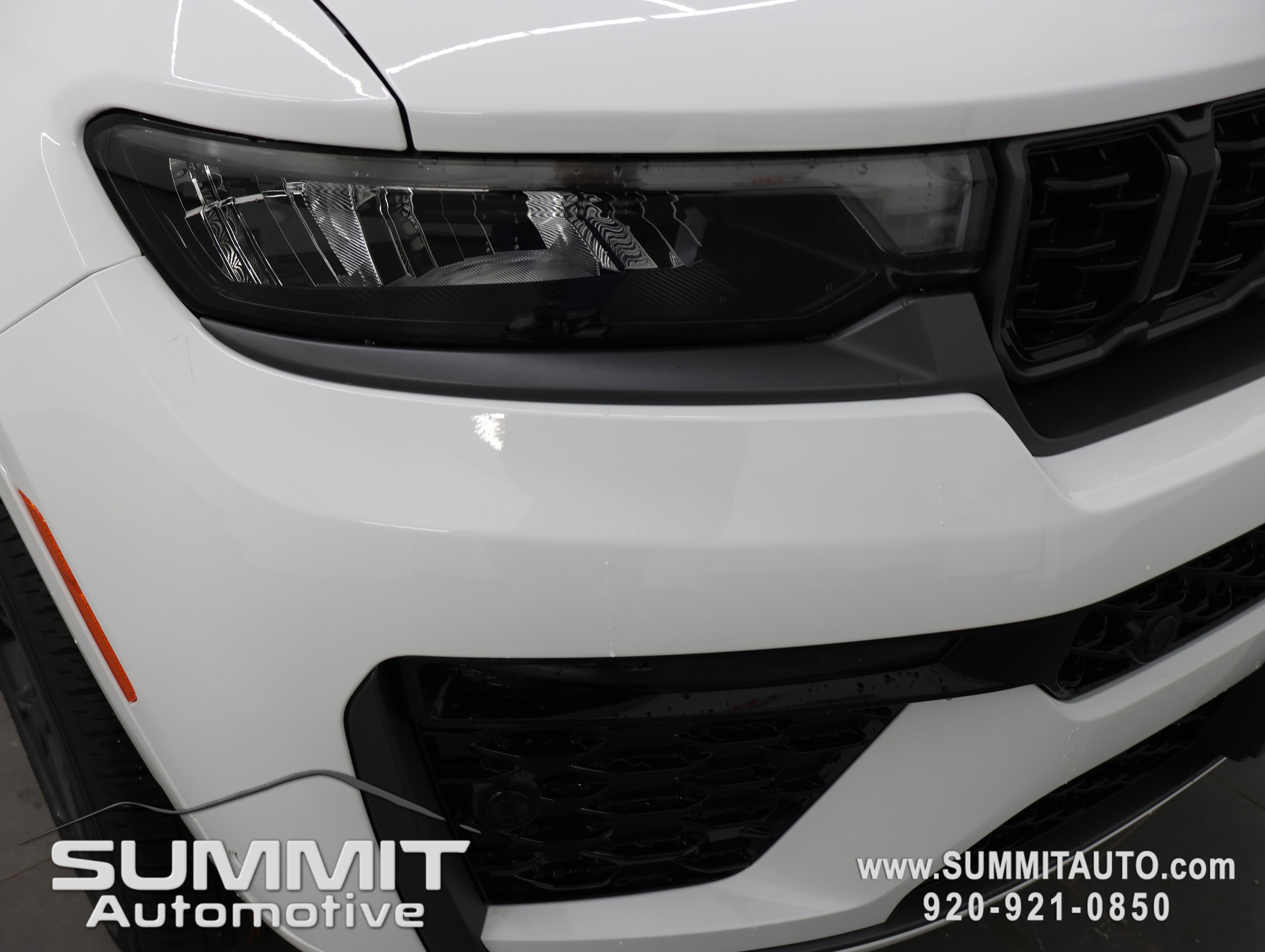 New 2026 Jeep Grand Cherokee Summit image 25