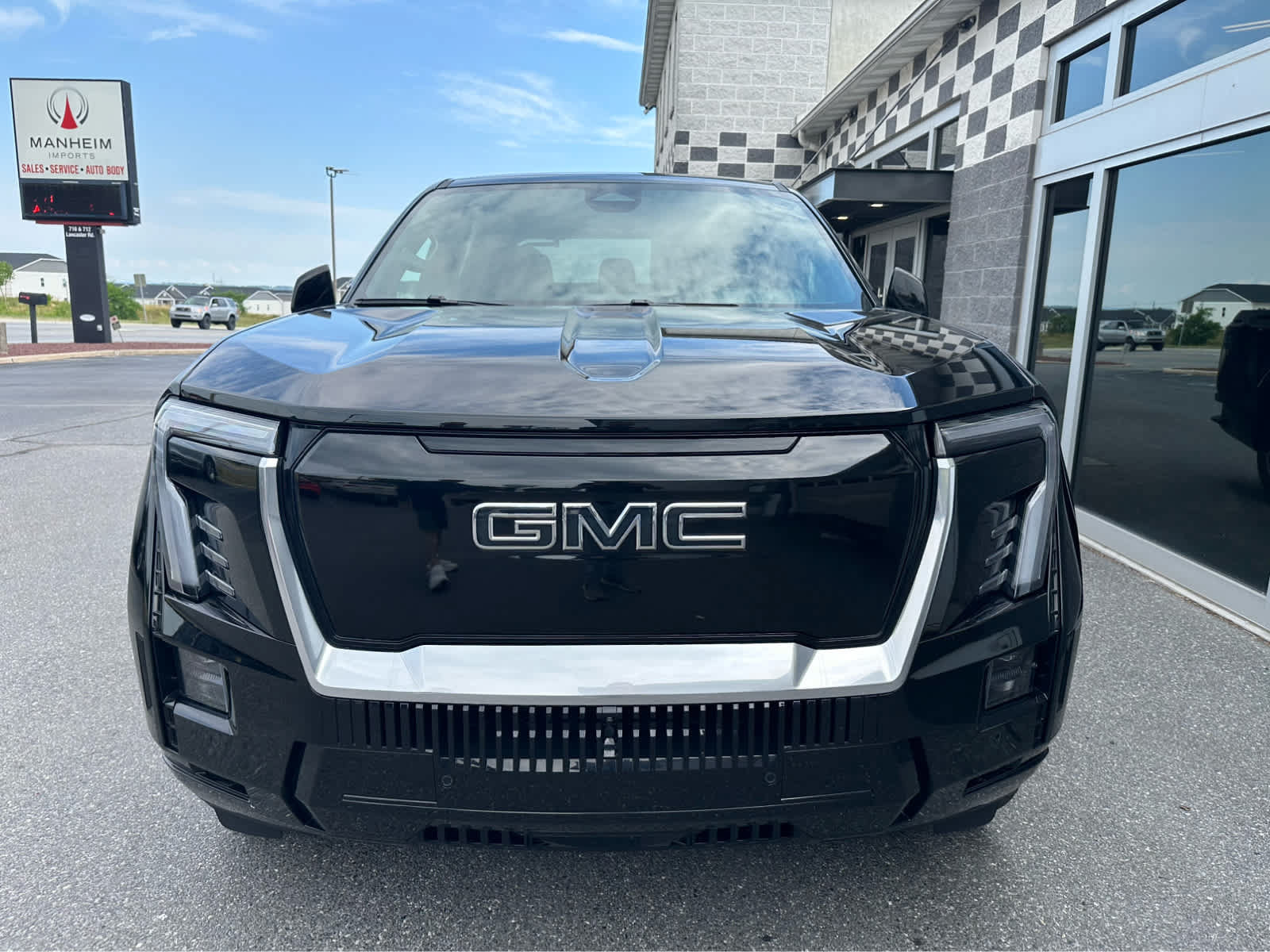 Used 2025 GMC Sierra EV Denali AWD/4WD image 3