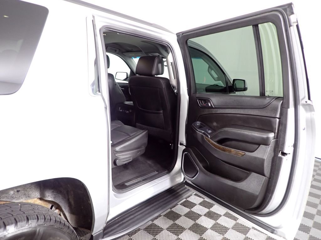 Used 2019 Chevrolet Suburban LT AWD/4WD image 36