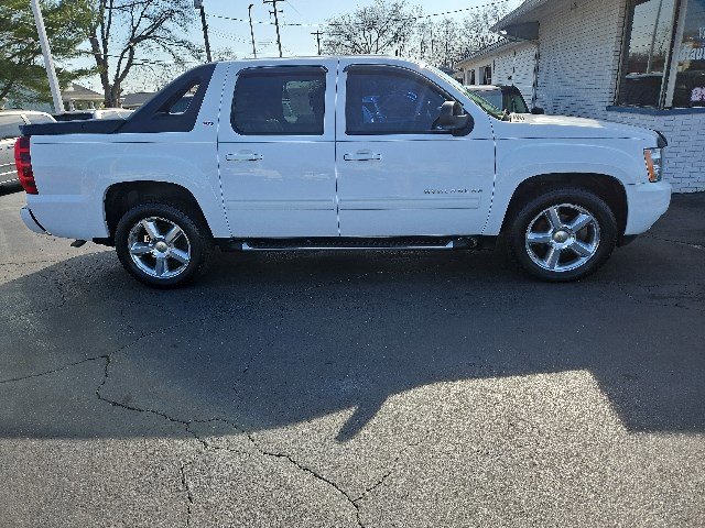 Used 2010 Chevrolet Avalanche LT w/ Luxury Package AWD/4WD image 3