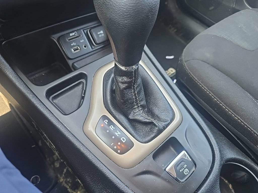 Used 2017 Jeep Cherokee Latitude FWD image 16