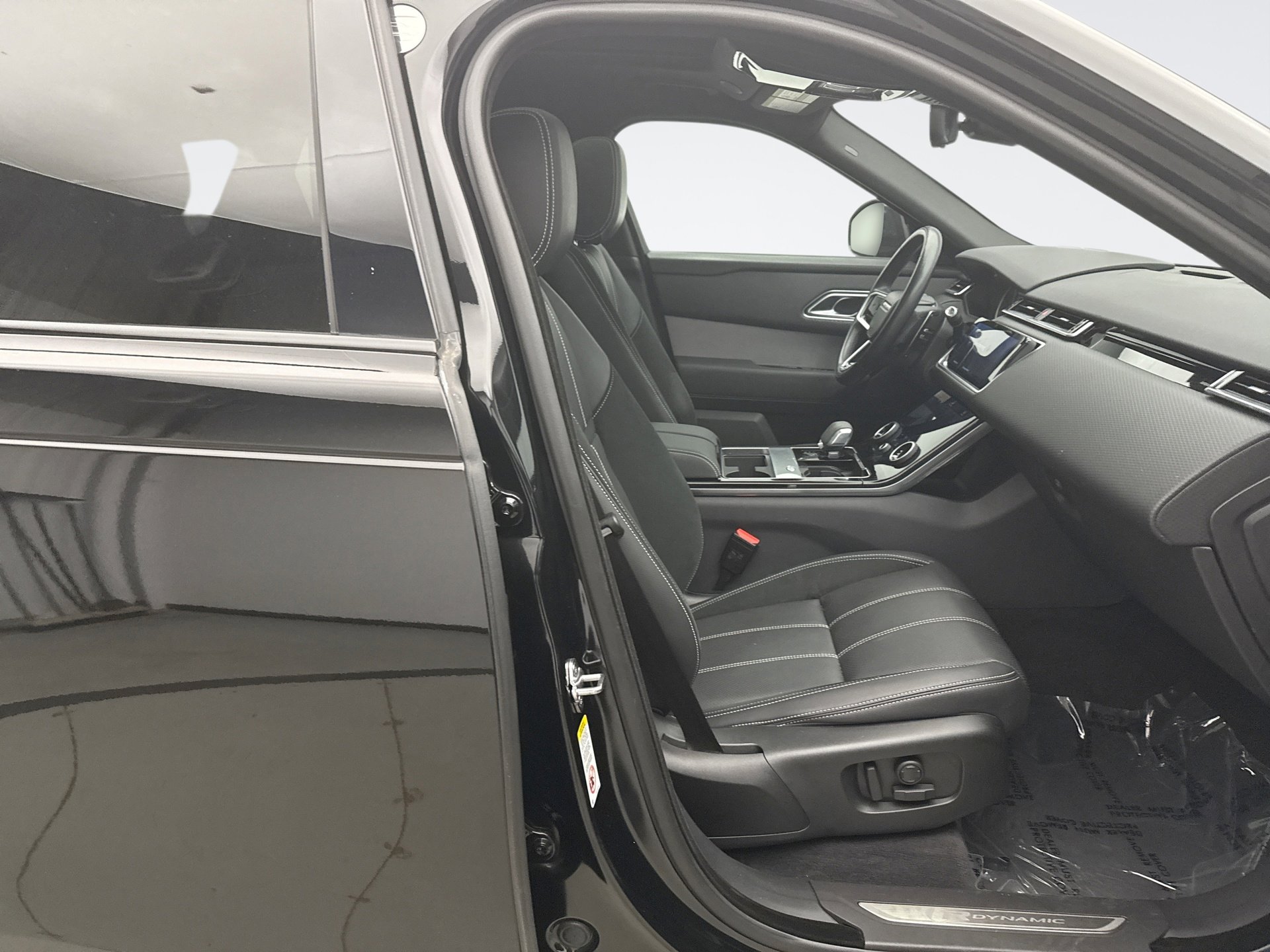 Used 2023 Land Rover Range Rover Velar R-Dynamic S image 18