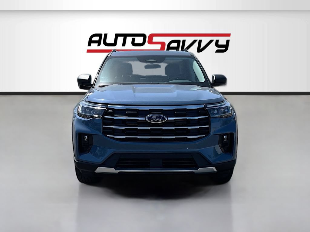 Used 2025 Ford Explorer Active AWD/4WD image 2