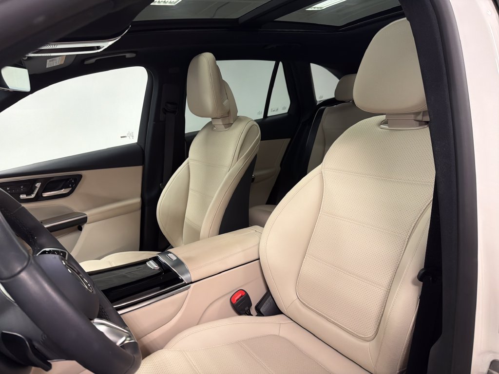 Used 2025 Mercedes-Benz GLC 300 image 22