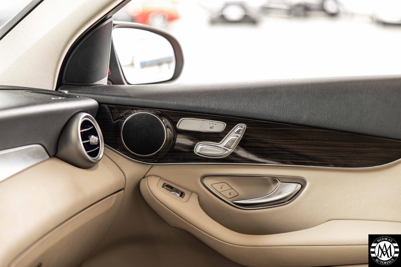 Used 2018 Mercedes-Benz GLC 300 4MATIC w/ Premium Package image 10