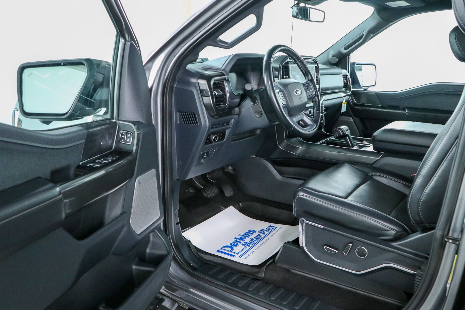 Used 2023 Ford F150 Lariat w/ Equipment Group 502A High AWD/4WD image 3