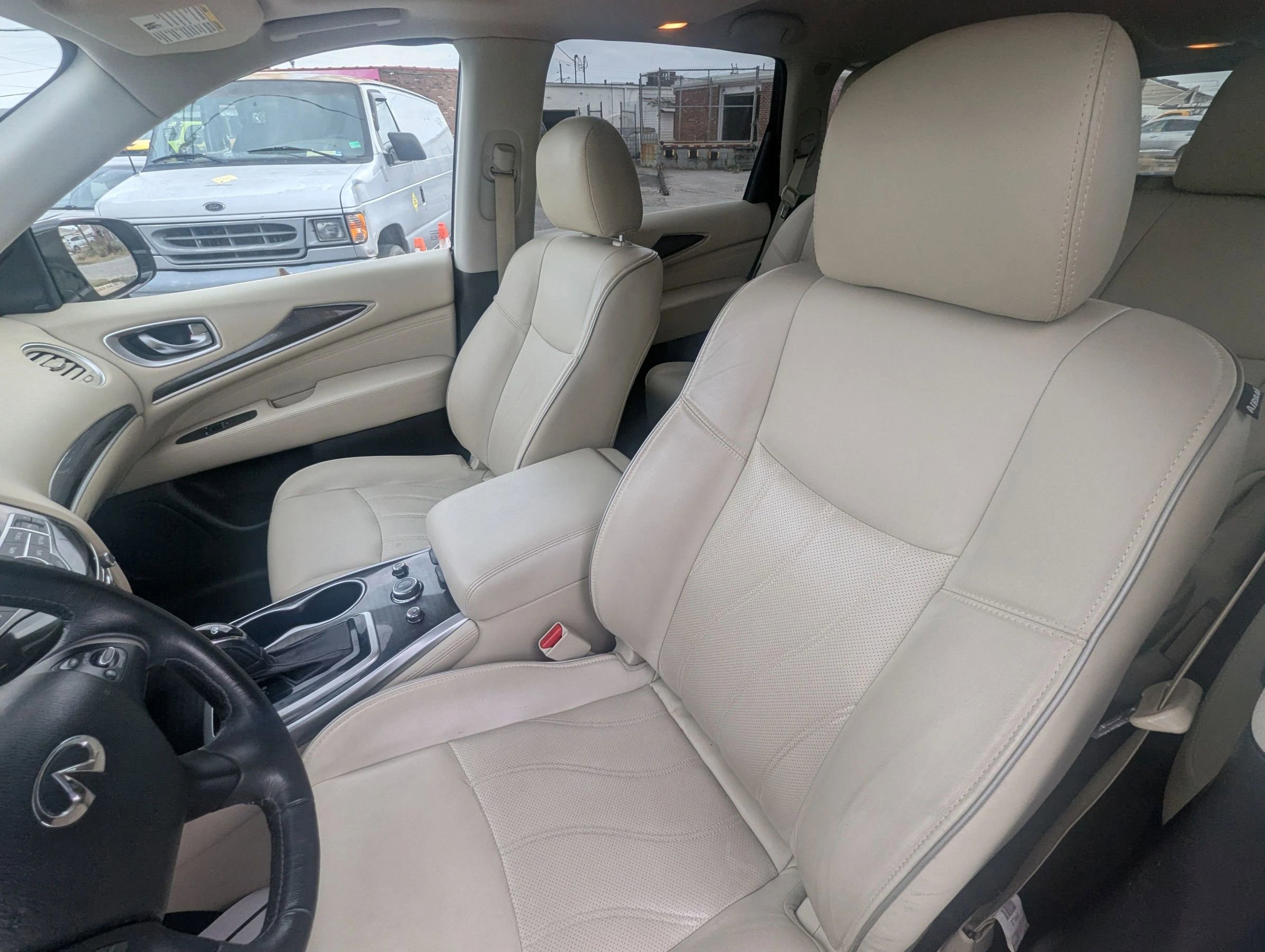 Used 2019 INFINITI QX60 Luxe w/ Essential Package image 8