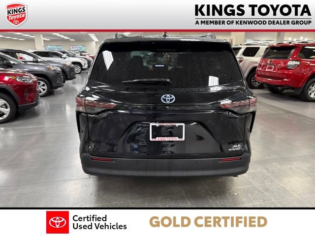 Used 2023 Toyota Sienna XLE FWD image 7