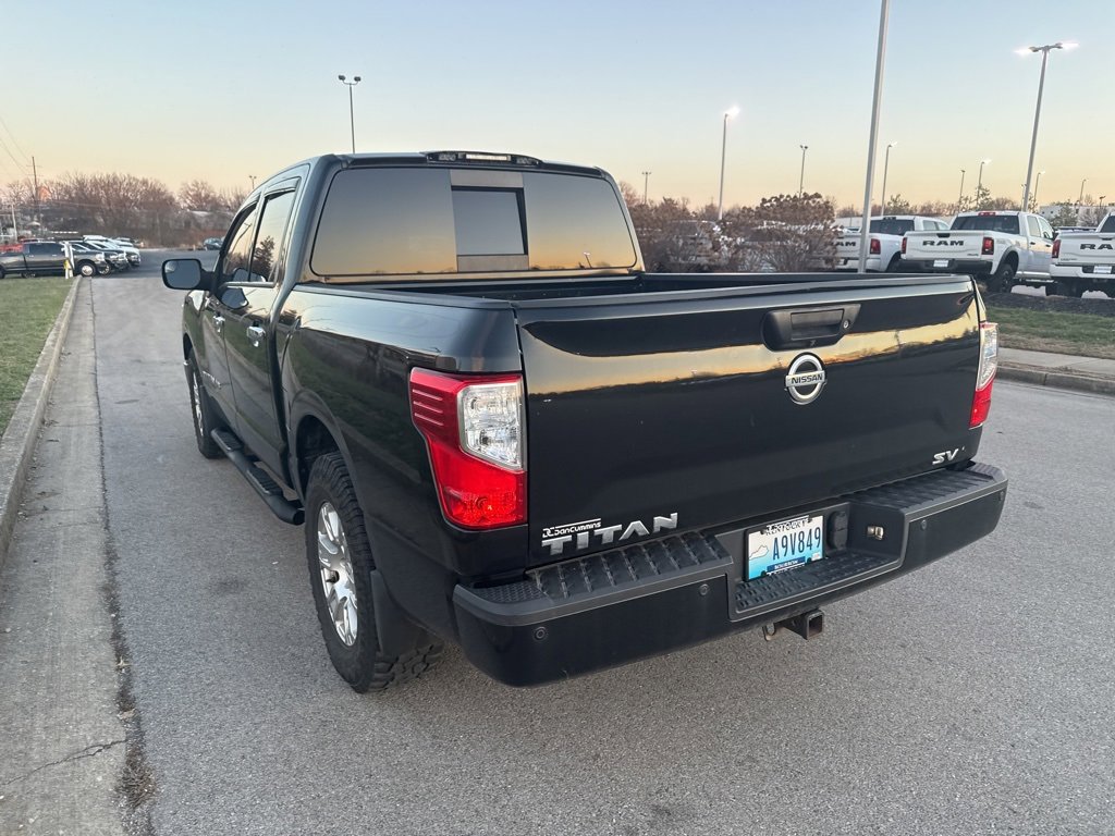 Used 2018 Nissan Titan SV w/ SV Convenience Package image 7