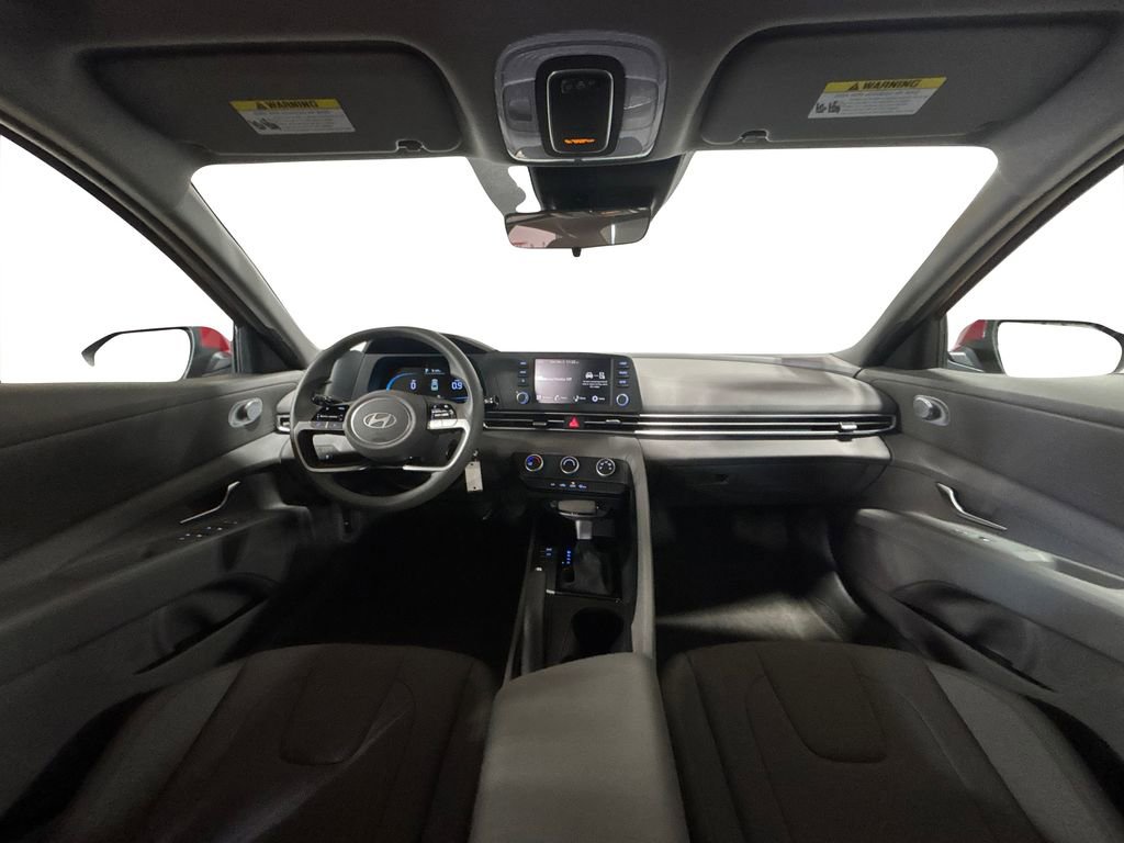 Certified 2025 Hyundai Elantra SE image 17