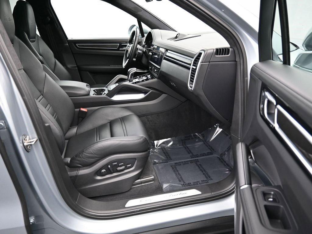 Used 2022 Porsche Cayenne Turbo image 29