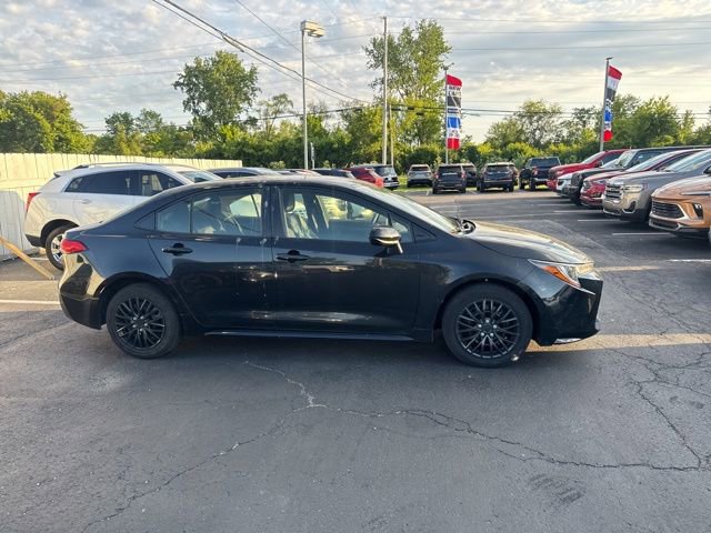 Used 2020 Toyota Corolla LE FWD image 3
