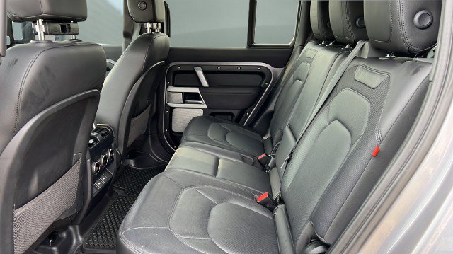 Used 2023 Land Rover Defender 130 X-Dynamic SE image 21