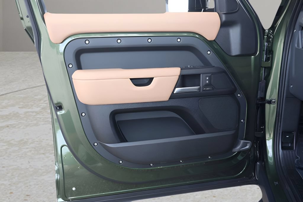 New 2026 Land Rover Defender 130 X-Dynamic SE AWD/4WD image 9