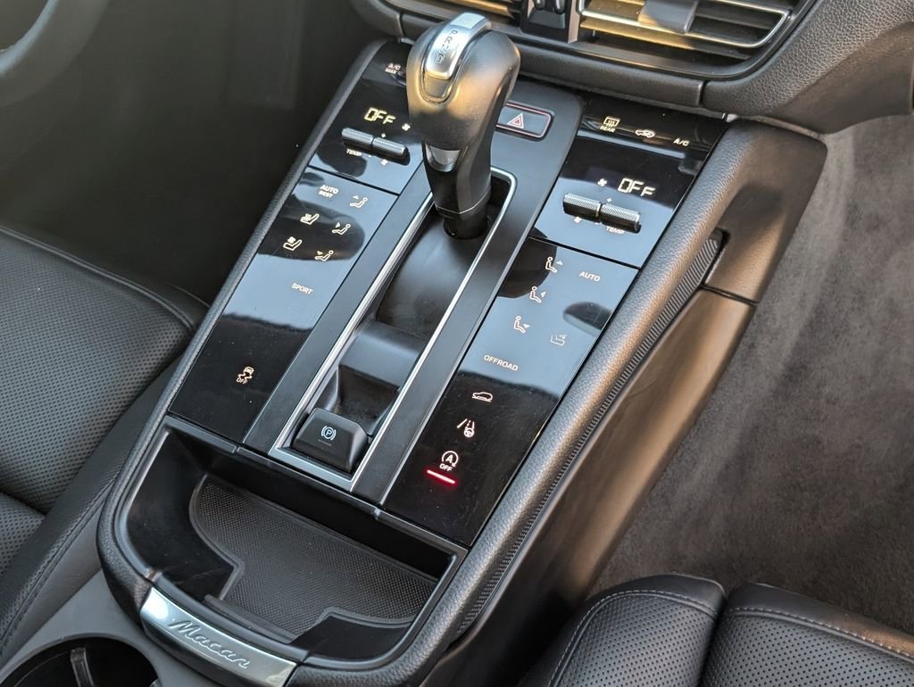 Certified 2022 Porsche Macan image 15
