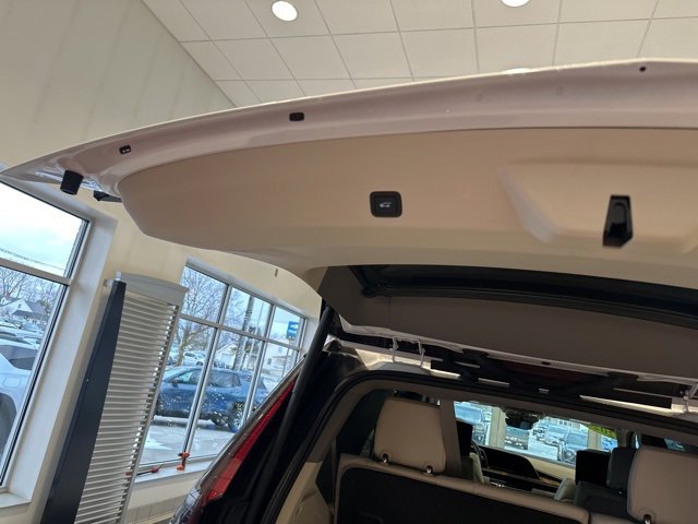 Used 2024 Cadillac Escalade Premium Luxury Platinum image 24