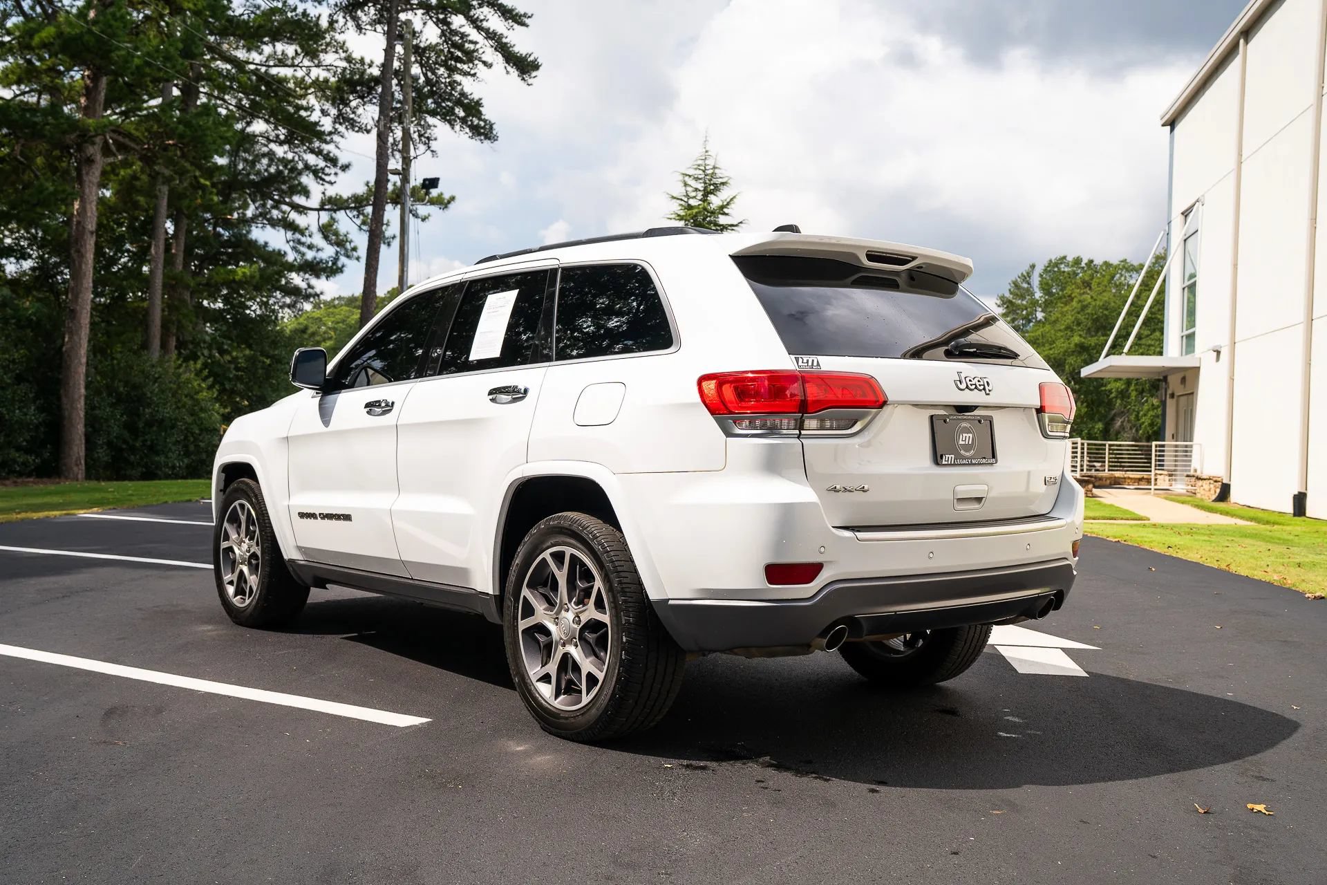 Used 2018 Jeep Grand Cherokee Limited AWD/4WD image 6