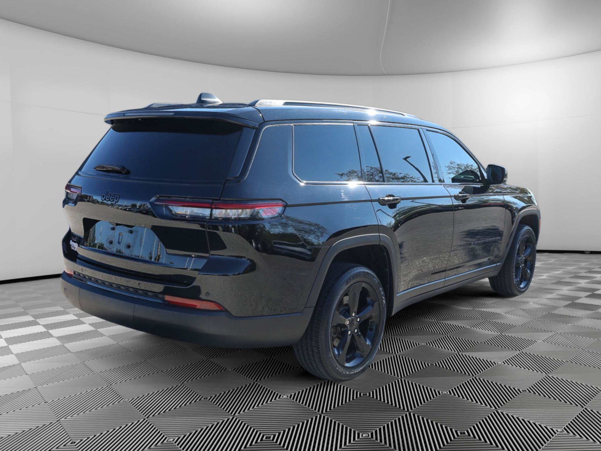 Used 2023 Jeep Grand Cherokee L Laredo AWD/4WD image 8
