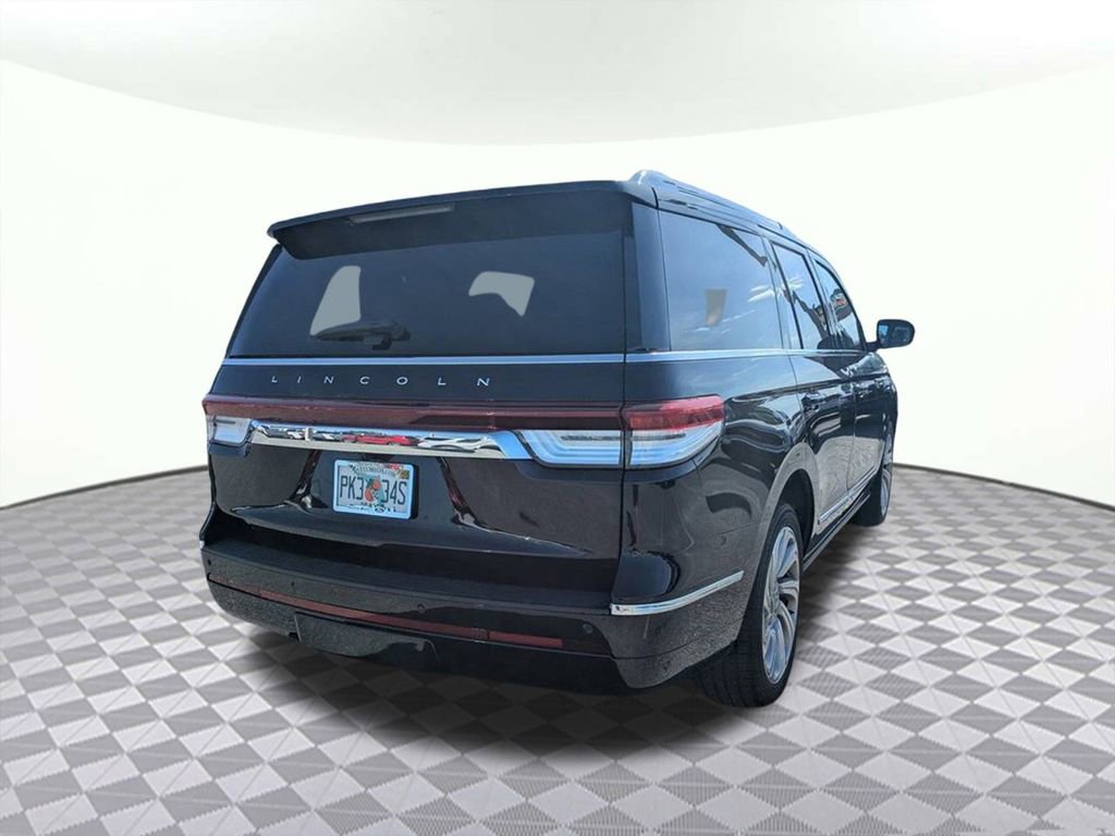 Used 2022 Lincoln Navigator Reserve image 3
