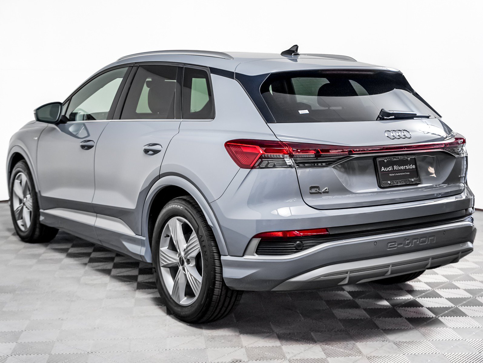 Used 2025 Audi Q4 e-tron Premium Plus w/ Premium Plus AWD/4WD image 2