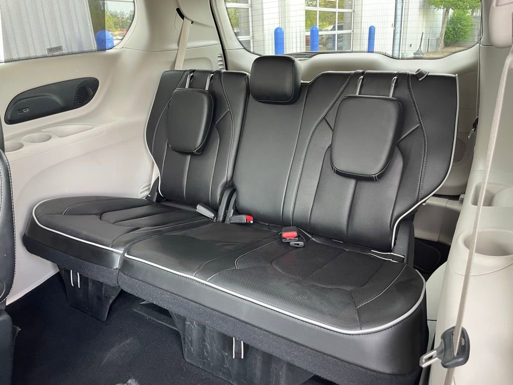 Used 2024 Chrysler Pacifica Limited image 28