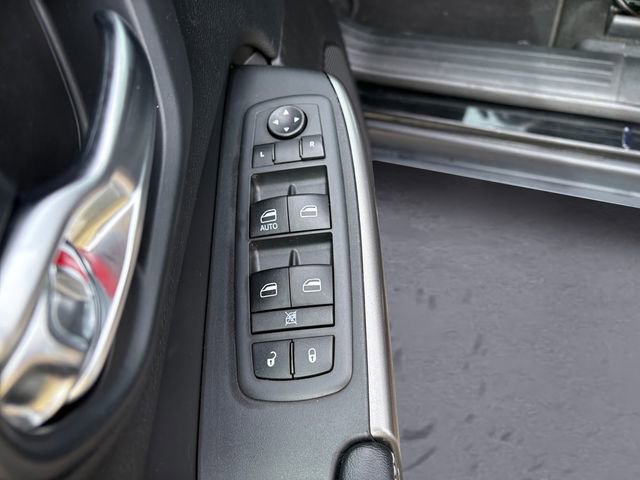 Used 2020 Jeep Cherokee Latitude FWD image 17