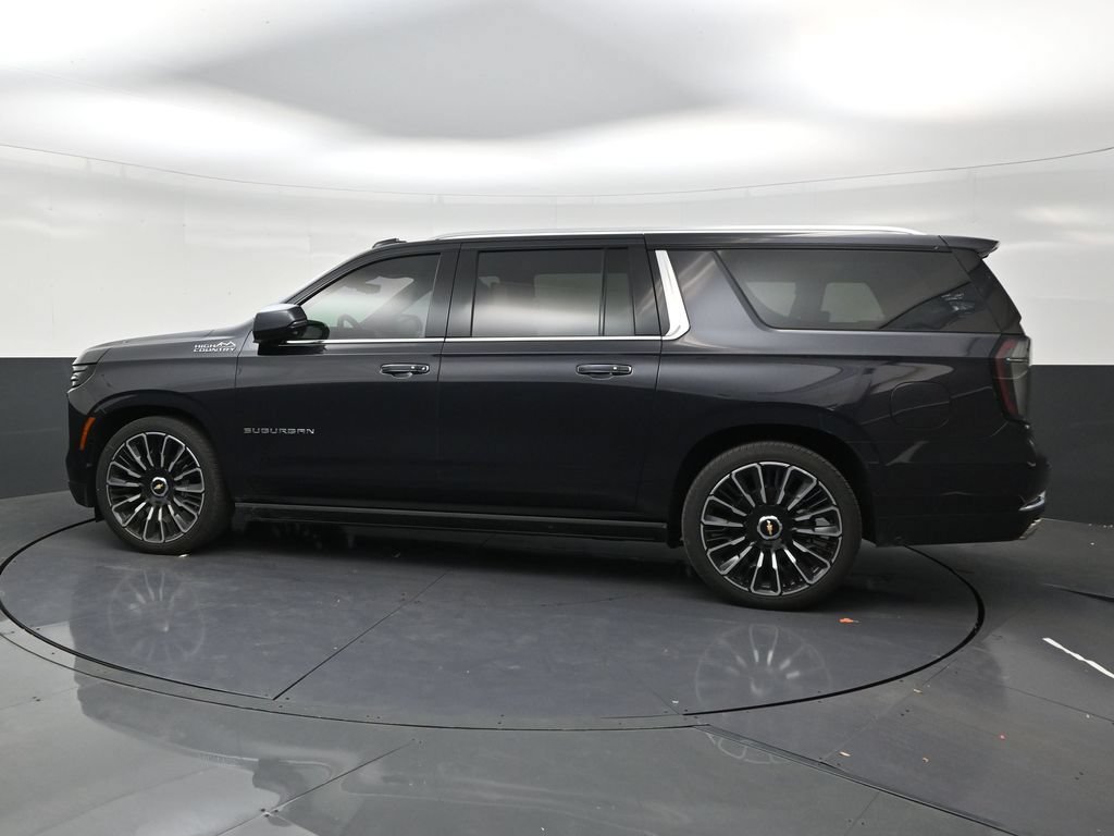Used 2026 Chevrolet Suburban High Country AWD/4WD image 2