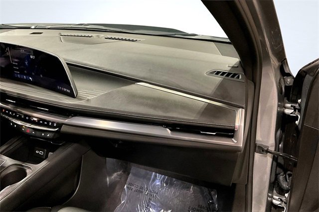 Used 2024 Cadillac XT4 Premium Luxury image 17